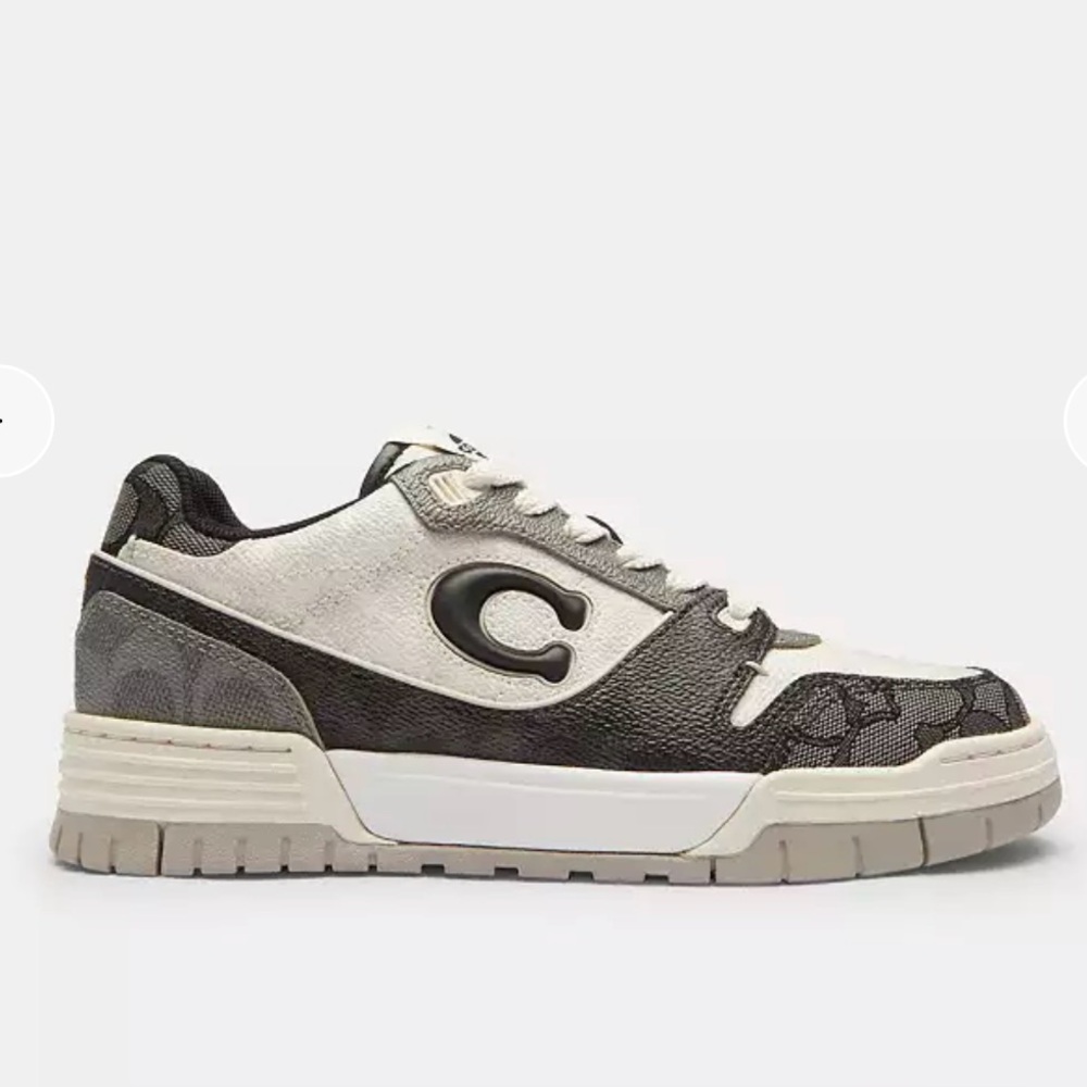Coach Soho Sneaker
In Mixed Signature - size 6